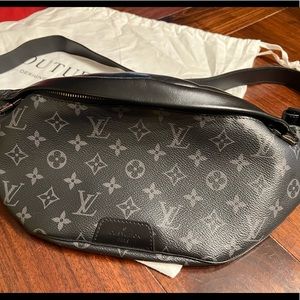 SOLD - DO NOT BUY - Louis Vuitton never used bum bag back monogram